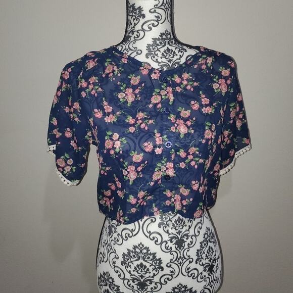 Zunie size 8 floral sheer crop top with crochet detail. - Picture 1 of 11